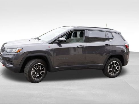 Certified 2024 Jeep Compass Trailhawk w/ Trailhawk Convenience Group image 12