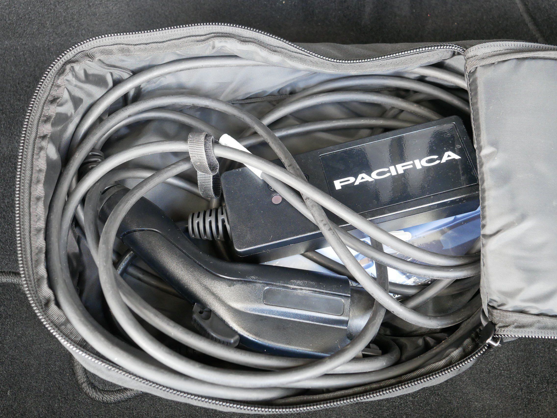 Used 2024 Chrysler Pacifica Limited FWD image 37