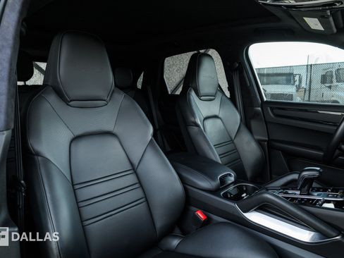 Used 2023 Porsche Cayenne Turbo S AWD/4WD image 39