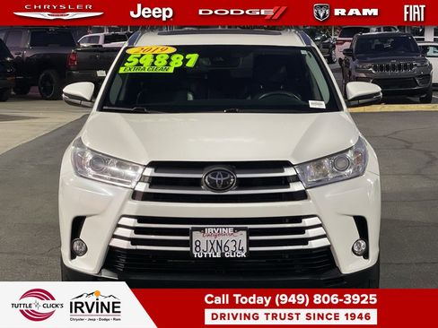 Used 2019 Toyota Highlander XLE image 2