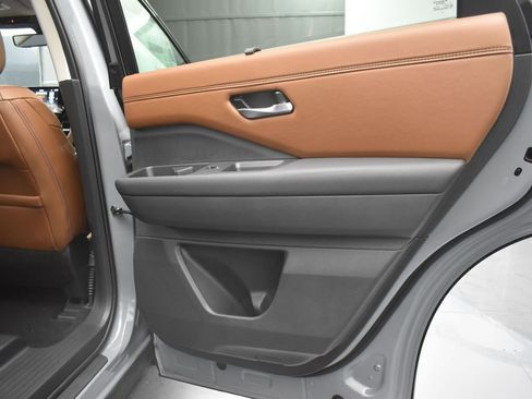 New 2025 Nissan Pathfinder Platinum w/ Cargo Package image 21