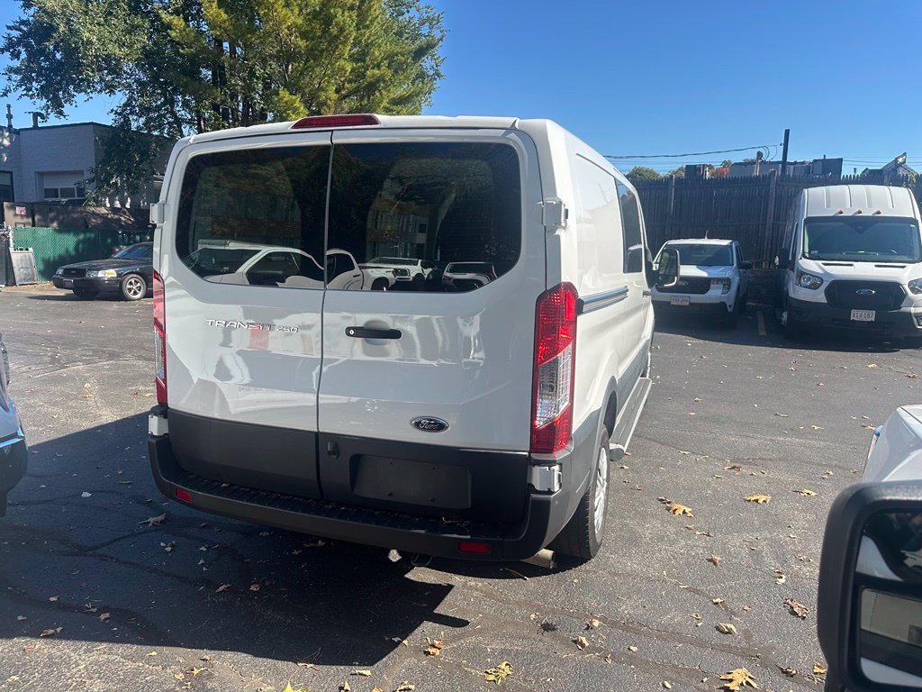 Used 2025 Ford Transit 250 Low Roof w/ Exterior Upgrade Package RWD image 6