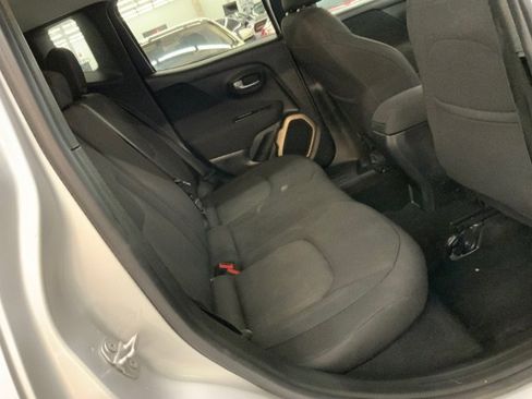 Used 2017 Jeep Renegade Latitude w/ Cold Weather Group image 13