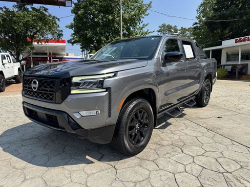 Used 2023 Nissan Frontier SV w/ Midnight Edition Package AWD/4WD image 8