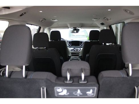 Used 2021 Chrysler Pacifica Touring w/ Cold Weather Group image 29