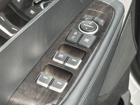 Used 2016 Kia Sorento FWD image 16
