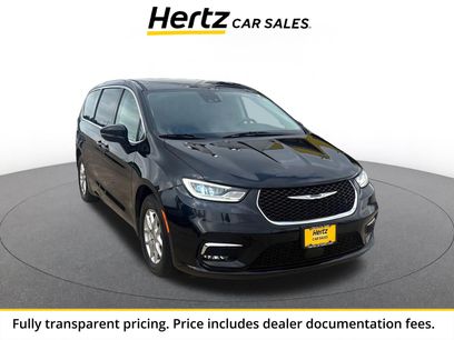 Used 2024 Chrysler Pacifica Touring-L