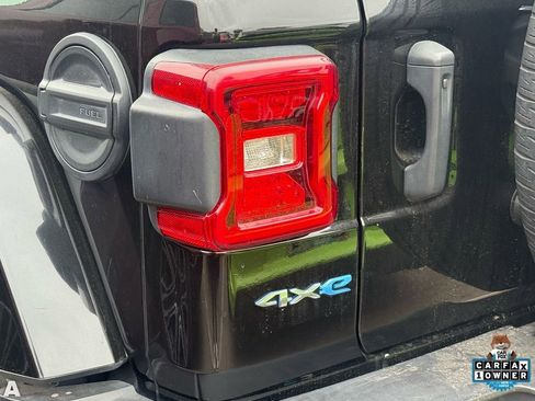 Used 2024 Jeep Wrangler Unlimited Sahara w/ Technology Group image 10