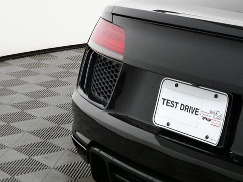 Used 2018 Audi R8 V10 w/ Premium Package image 29