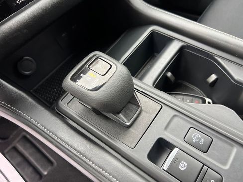 Used 2024 Nissan Pathfinder S image 23