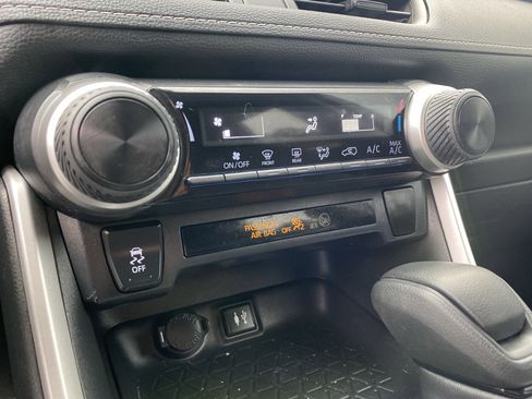 Used 2019 Toyota RAV4 LE image 74