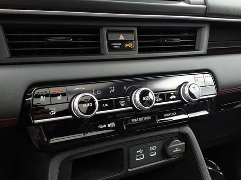 Certified 2025 Honda Pilot Black Edition image 19
