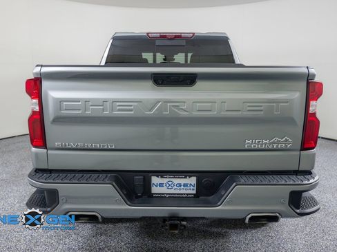 Used 2025 Chevrolet Silverado 1500 High Country w/ Technology Package AWD/4WD image 6