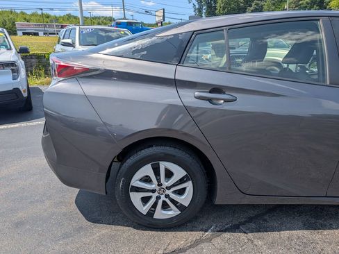 Used 2016 Toyota Prius Three FWD image 8