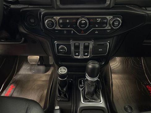 Used 2022 Jeep Wrangler Sport AWD/4WD image 17