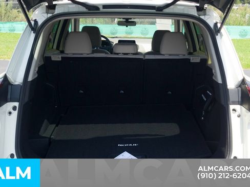 Used 2023 Nissan Rogue SV AWD/4WD image 8