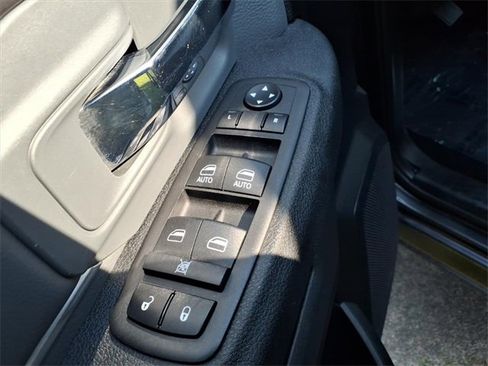 Used 2024 RAM 1500 Classic SLT image 19