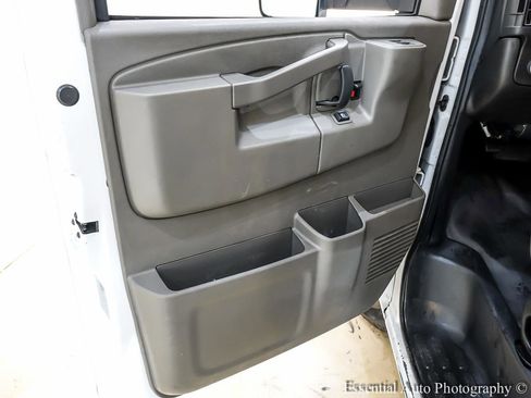 Used 2022 GMC Savana 3500 w/ Power Convenience Package RWD image 15