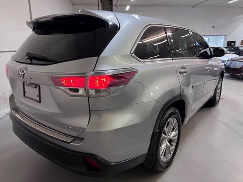 Used 2016 Toyota Highlander LE AWD/4WD image 3