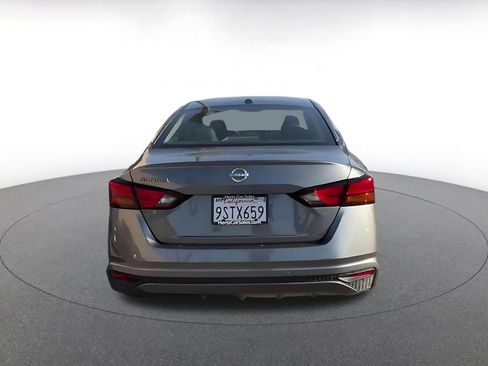 Used 2025 Nissan Altima 2.5 SV FWD image 10