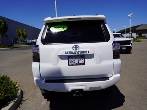 Used 2023 Toyota 4Runner SR5 AWD/4WD image 10