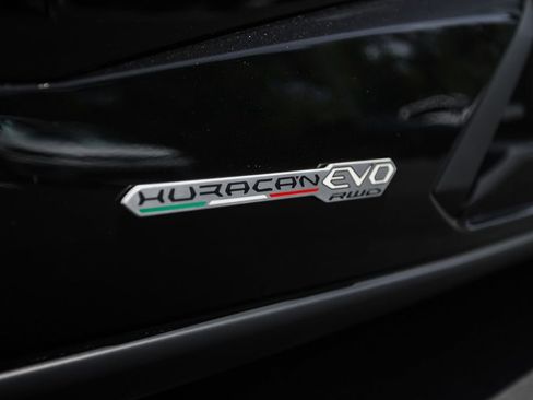 Used 2020 Lamborghini Huracan EVO RWD image 19