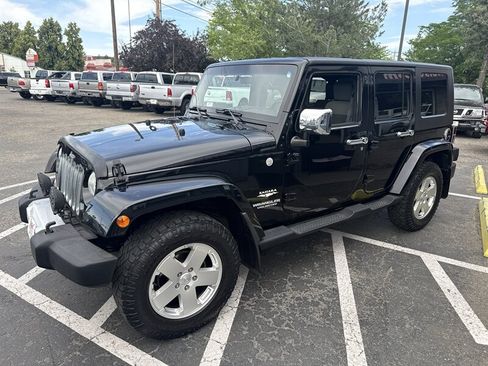 Used 2010 Jeep Wrangler Unlimited Sahara AWD/4WD image 2