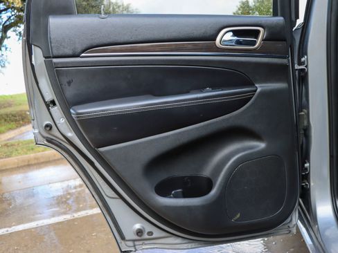 Used 2017 Jeep Grand Cherokee Overland image 11