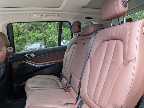 Used 2022 BMW X7 xDrive40i w/ Premium Package image 31