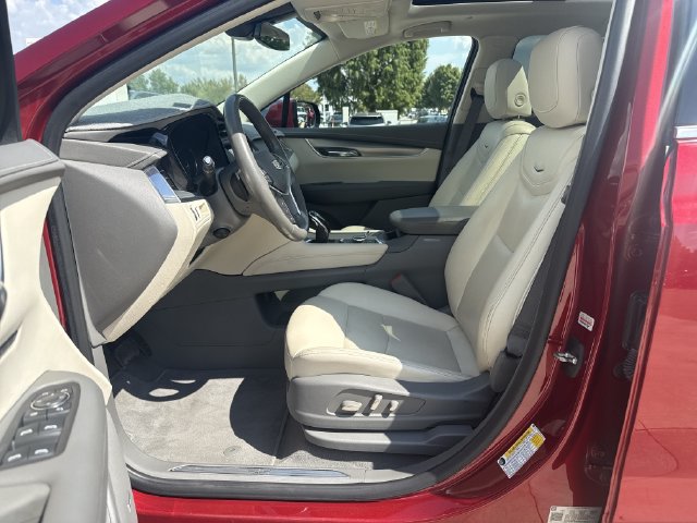 Used 2021 Cadillac XT5 Premium Luxury FWD image 9