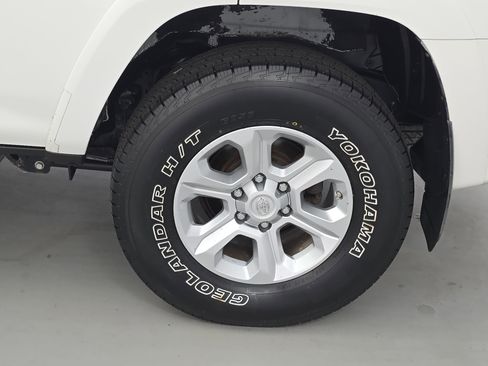 Used 2018 Toyota 4Runner SR5 Premium image 30
