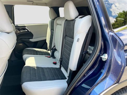 New 2025 Mitsubishi Outlander SE image 26