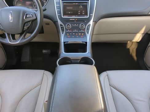 Used 2016 Lincoln MKX Select image 52