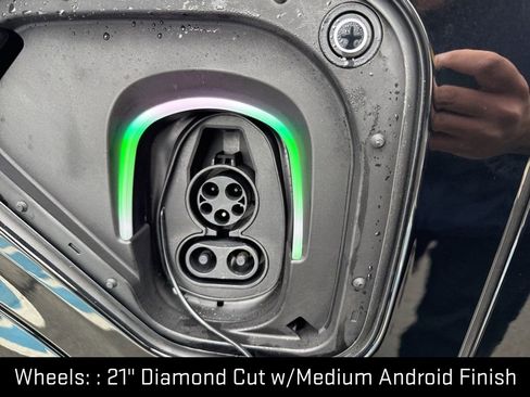 Used 2026 Cadillac Vistiq Sport image 16