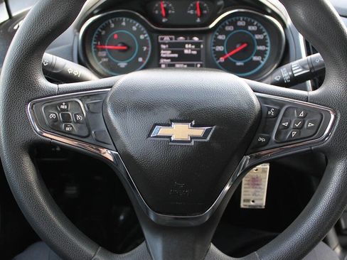 Used 2017 Chevrolet Cruze LT image 24
