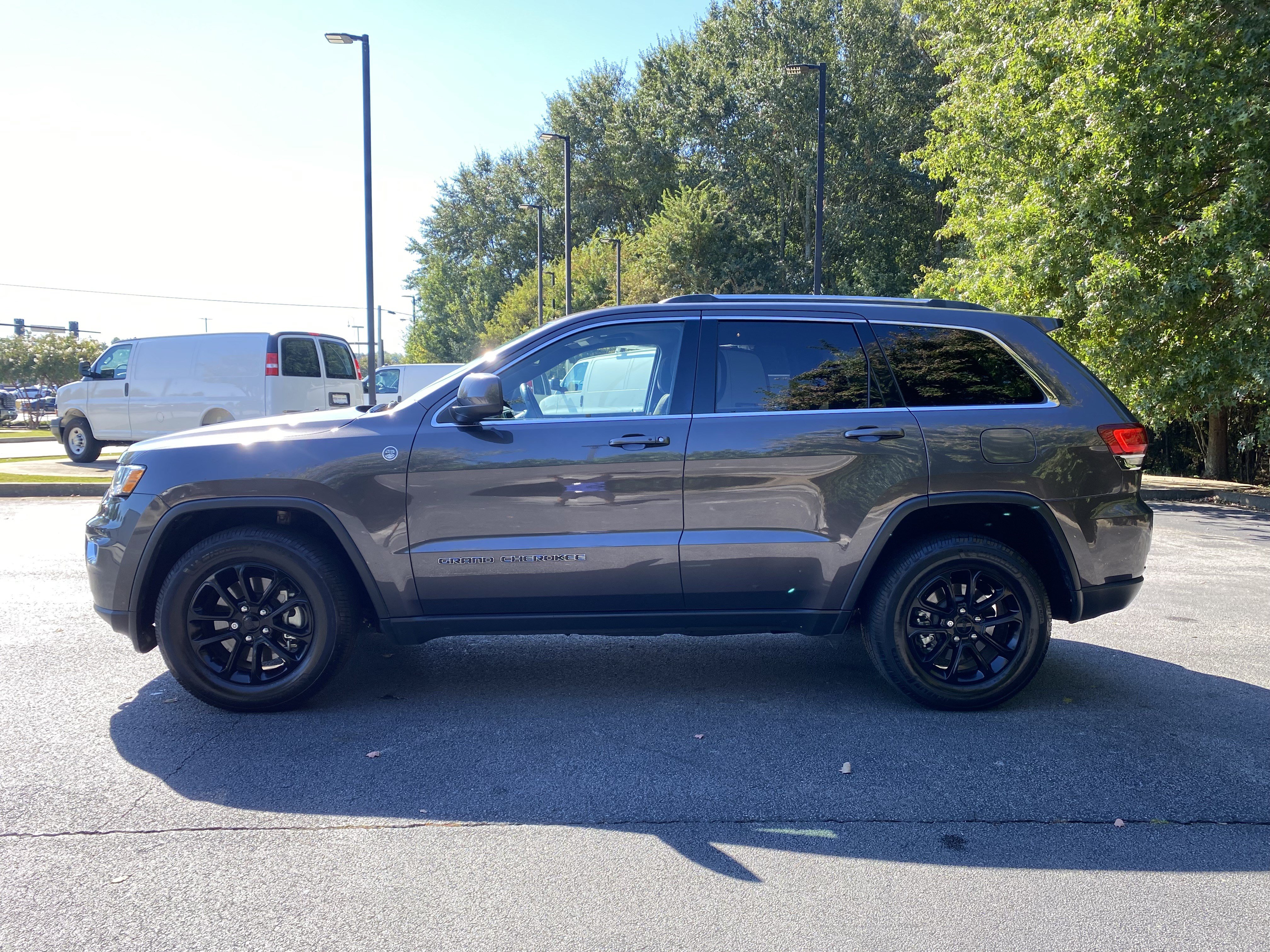Used 2021 Jeep Grand Cherokee Laredo AWD/4WD image 6