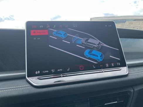 New 2026 Volkswagen Tiguan SE R-Line FWD image 17