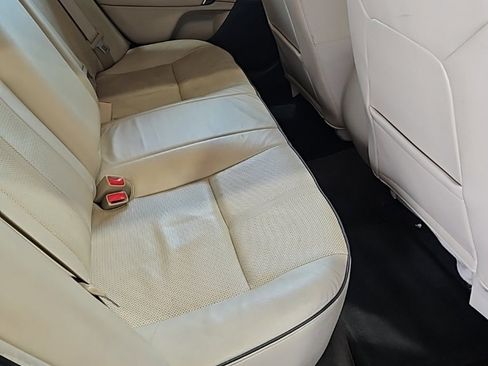 Used 2011 Lincoln MKZ image 17