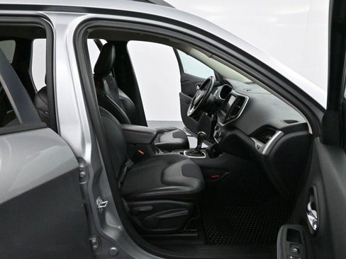 Used 2015 Jeep Cherokee Trailhawk image 28