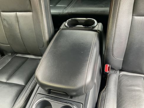 Used 2019 Nissan Titan SL w/ Midnight Edition image 22