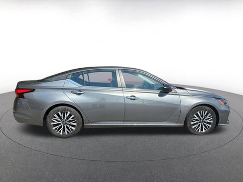 Used 2025 Nissan Altima 2.5 SV image 8