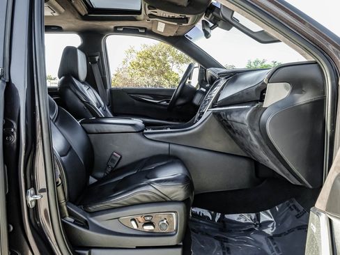 Used 2016 Cadillac Escalade Platinum image 35