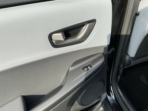 Used 2018 Hyundai Kona Limited AWD/4WD image 28