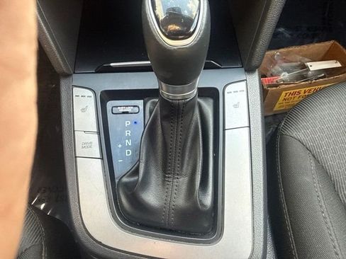 Used 2018 Hyundai Elantra Value Edition FWD image 12