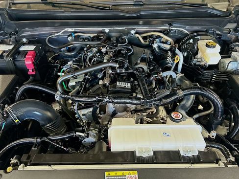 Used 2025 Toyota Tacoma SR5 AWD/4WD image 25