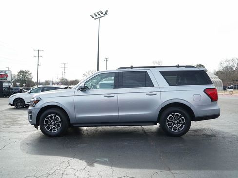Used 2024 Ford Expedition Max XLT image 17