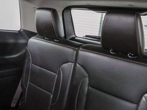 Used 2023 GMC Acadia SLT image 26