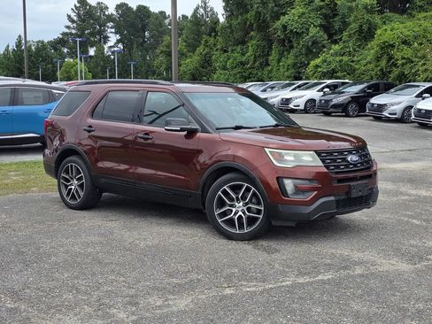 Used 2016 Ford Explorer Sport w/ Equipment Group 401A AWD/4WD image 2