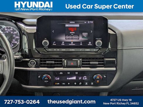 Used 2024 Nissan Pathfinder SV w/ Lighting Package (N92) FWD image 23