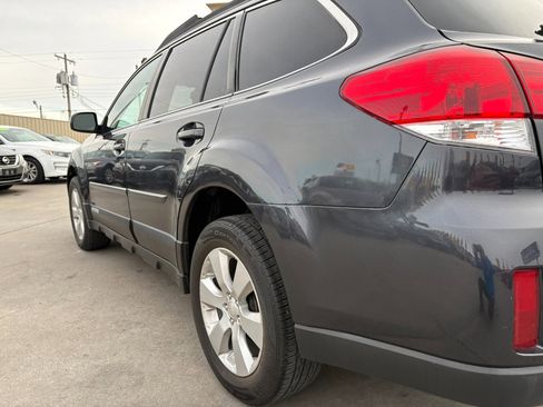 Used 2011 Subaru Outback 2.5i Limited image 5